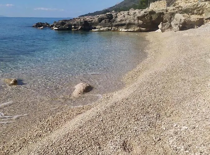 Lino アパート イバン・ドーラッツ